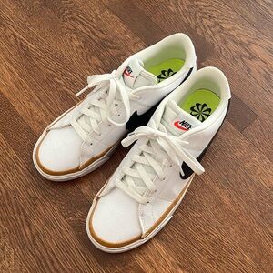 Nike Court Legacy - Like New
